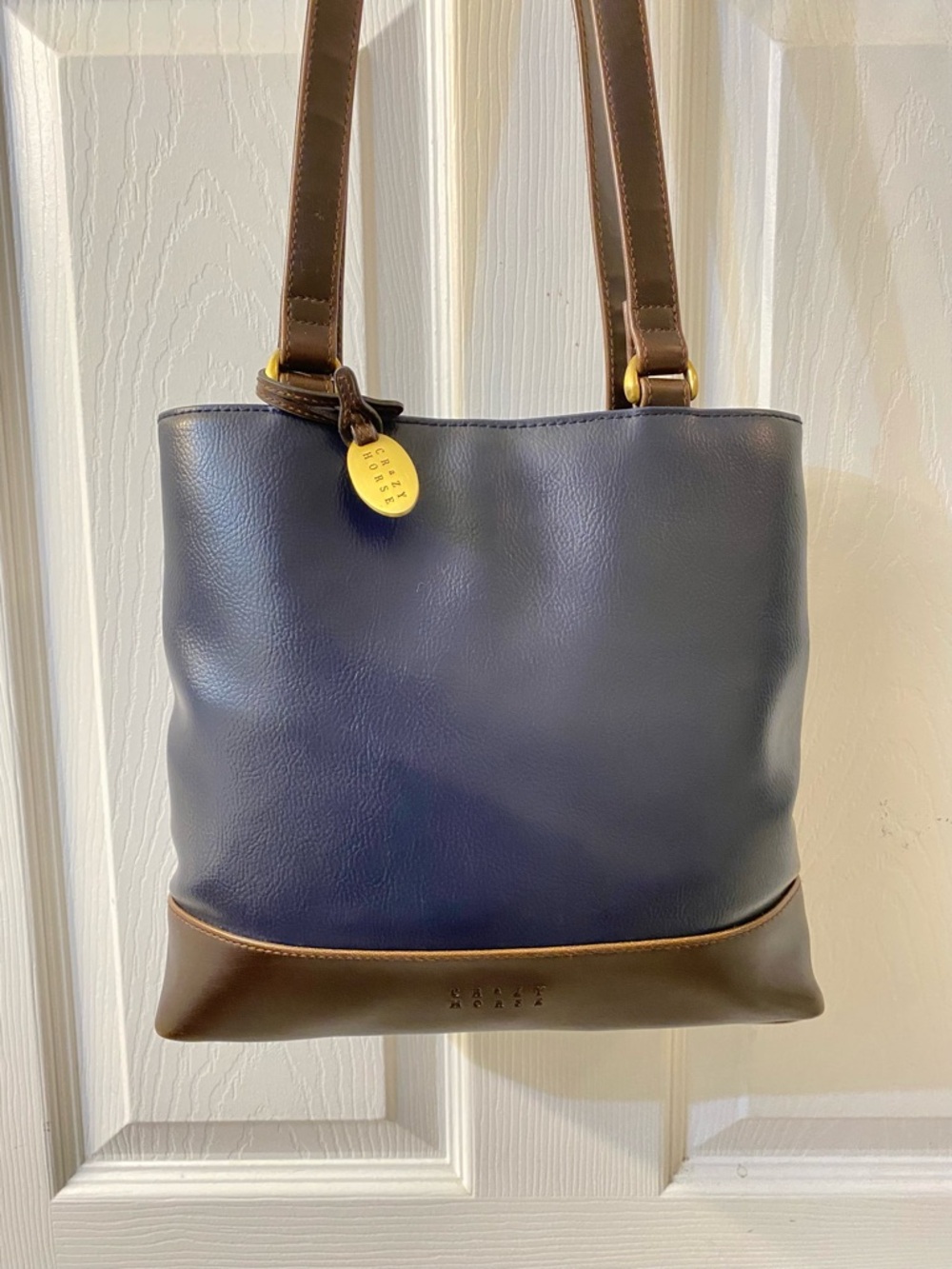 CRAZY HORSE by Liz Claiborne shoulders bag, excellent condition clean interior